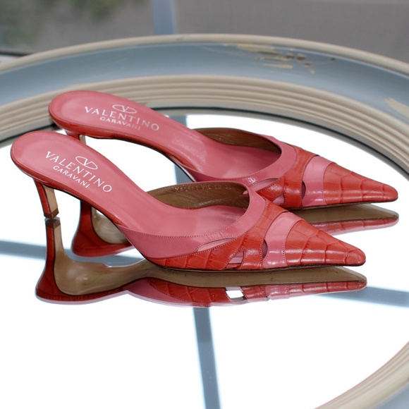 Valentino Garavani Coral Kitten Heel - Picture 5 of 8